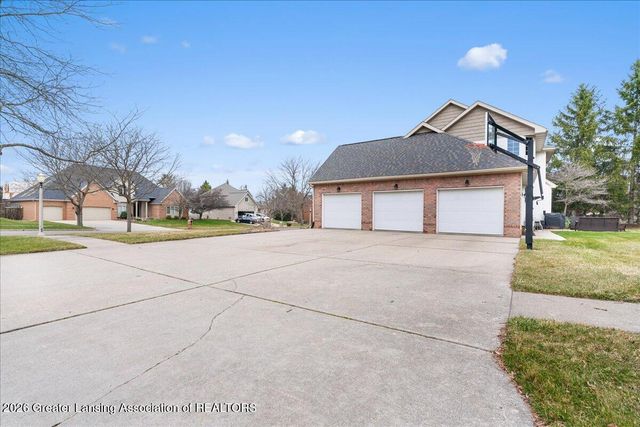 2120 Walmar Drive, Lansing, MI 48917