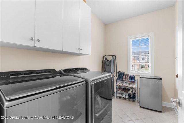 2120 Walmar Drive, Lansing, MI 48917