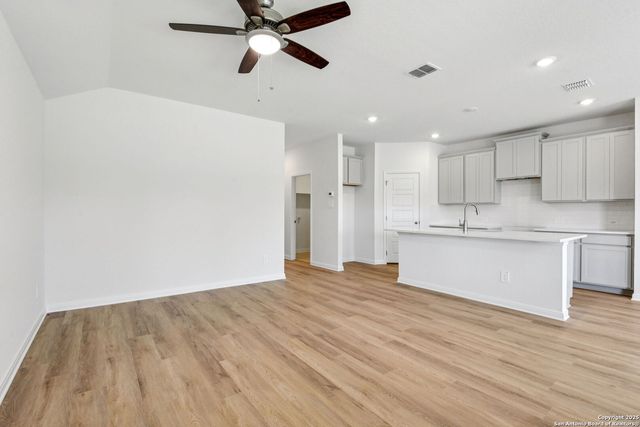 10258 King Robert, San Antonio, TX 78239