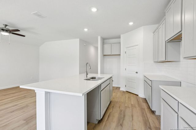 10258 King Robert, San Antonio, TX 78239