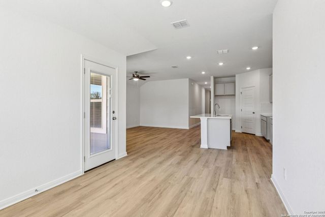 10258 King Robert, San Antonio, TX 78239