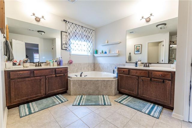 2140 Eagles Landing Drive, Upper Nazareth Twp, PA 18064