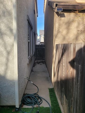 5012 Wuthering Ave, Sacramento, CA 95823