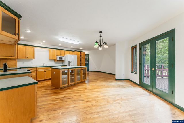 7210 NW Grandview Dr, Corvallis, OR 97330