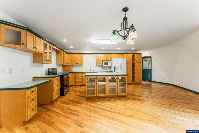 7210 NW Grandview Dr, Corvallis, OR 97330