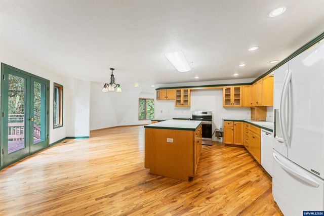 7210 NW Grandview Dr, Corvallis, OR 97330