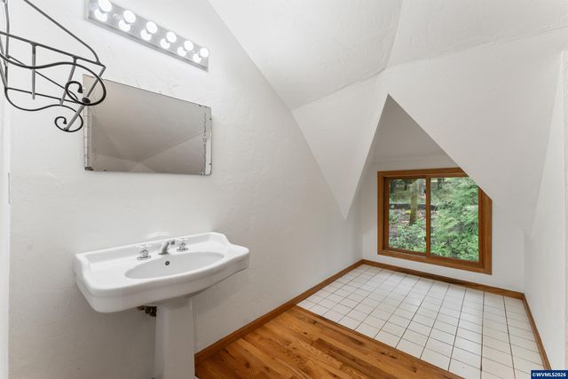 7210 NW Grandview Dr, Corvallis, OR 97330