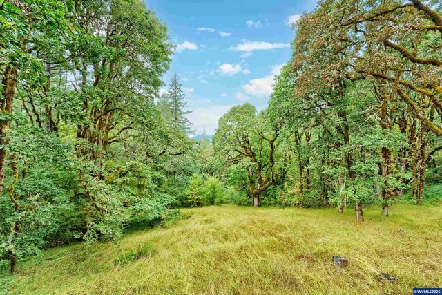 7210 NW Grandview Dr, Corvallis, OR 97330