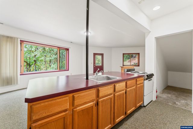 7210 NW Grandview Dr, Corvallis, OR 97330