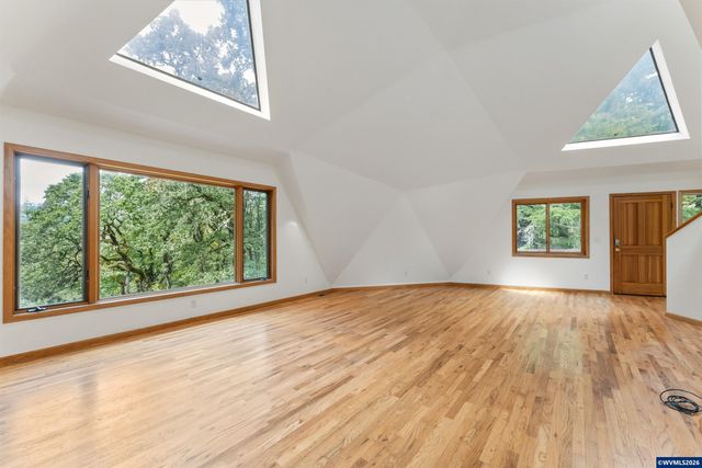 7210 NW Grandview Dr, Corvallis, OR 97330