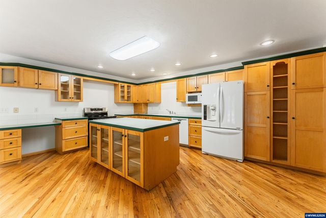7210 NW Grandview Dr, Corvallis, OR 97330