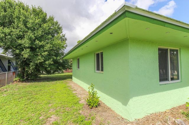 431 NE Julia Court, Jensen Beach, FL 34957