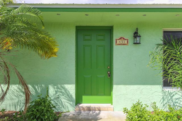 431 NE Julia Court, Jensen Beach, FL 34957