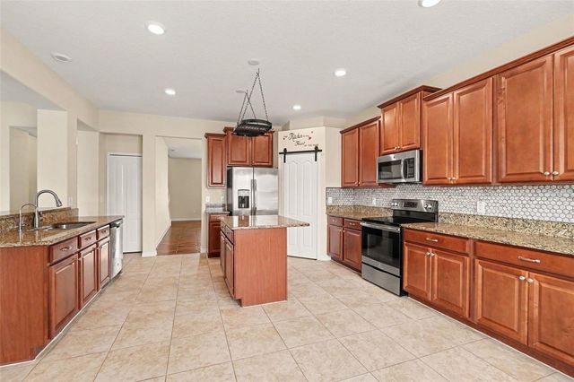 13740 NEWPORT SHORES DR, Hudson, FL 34669