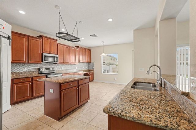 13740 NEWPORT SHORES DR, Hudson, FL 34669