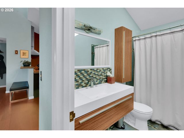 3212 Nw WILSON St, Portland, OR 97210