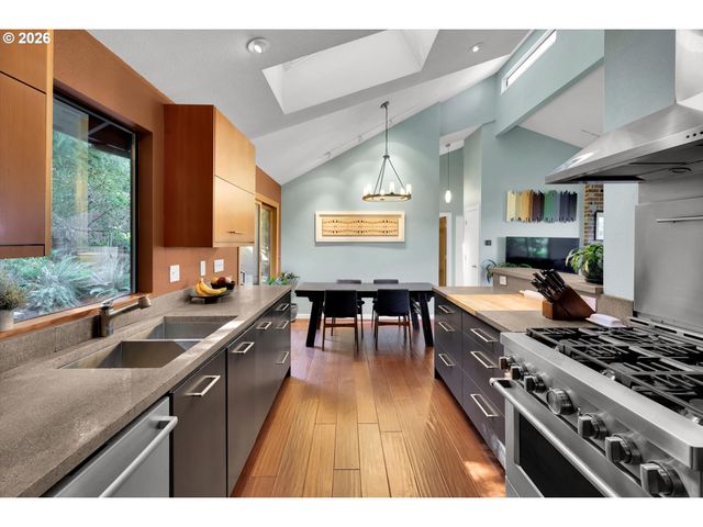 3212 Nw WILSON St, Portland, OR 97210