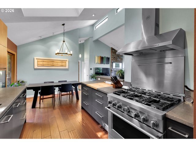 3212 Nw WILSON St, Portland, OR 97210