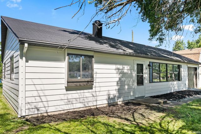 1194 Braeburn Drive, New Haven, IN 46774
