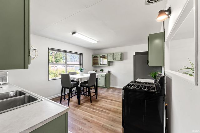 1194 Braeburn Drive, New Haven, IN 46774
