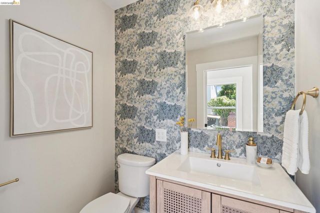 4187 Emerald Street, Oakland, CA 94609