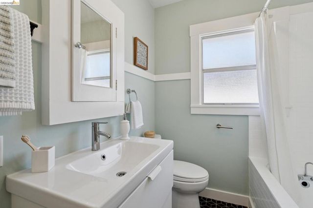 4187 Emerald Street, Oakland, CA 94609