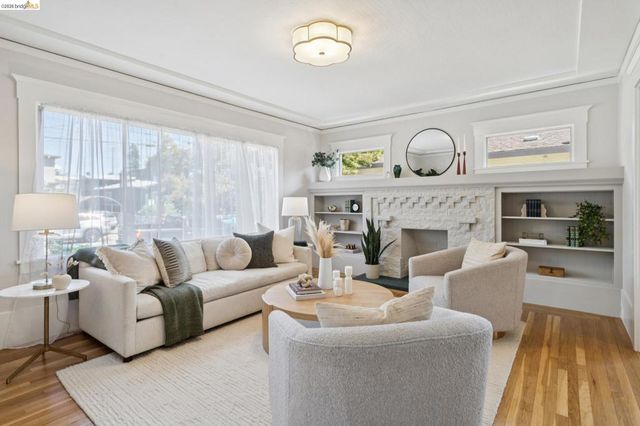 4187 Emerald Street, Oakland, CA 94609