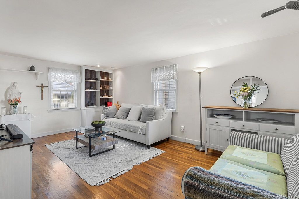 305 White Road, Mineola, NY 11501 — photo 3