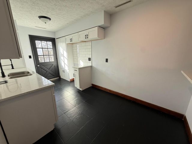 295 E Whittier Street, 293, Columbus, OH 43206