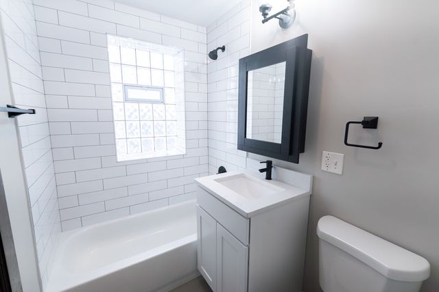 4342 N Mozart Street 2E, Chicago, IL 60618