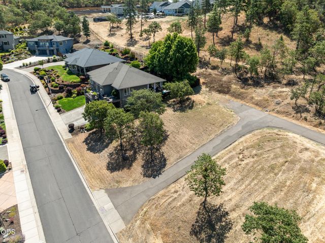 1330 Poppy Ridge Drive, Eagle Point, OR 97524