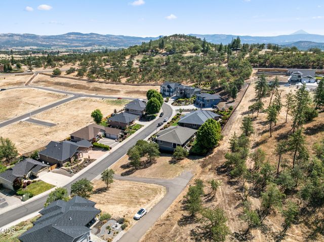 1330 Poppy Ridge Drive, Eagle Point, OR 97524