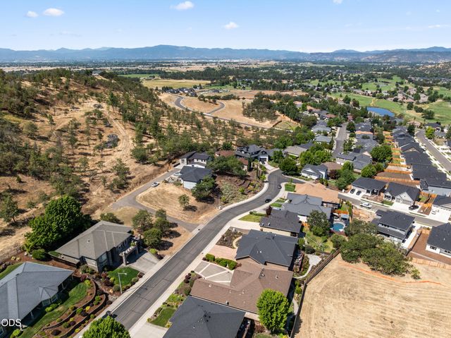 1330 Poppy Ridge Drive, Eagle Point, OR 97524