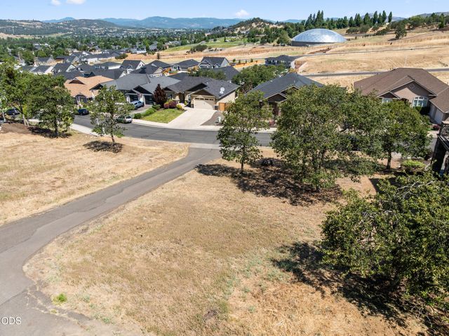 1330 Poppy Ridge Drive, Eagle Point, OR 97524