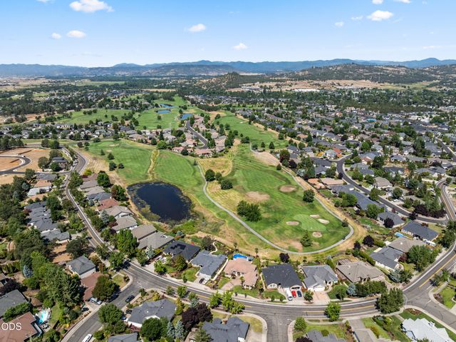 1330 Poppy Ridge Drive, Eagle Point, OR 97524