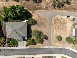 1330 Poppy Ridge Drive, Eagle Point, OR 97524