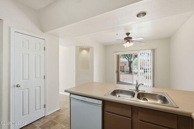 1598 N Paseo La Tinaja, Green Valley, AZ 85614