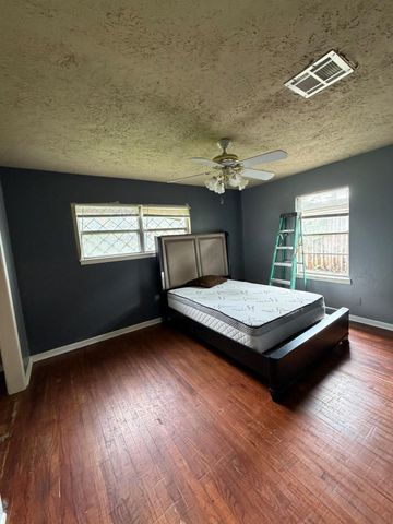 247 Hohldale Street, Houston, TX 77022