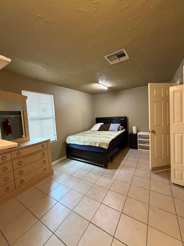 247 Hohldale Street, Houston, TX 77022