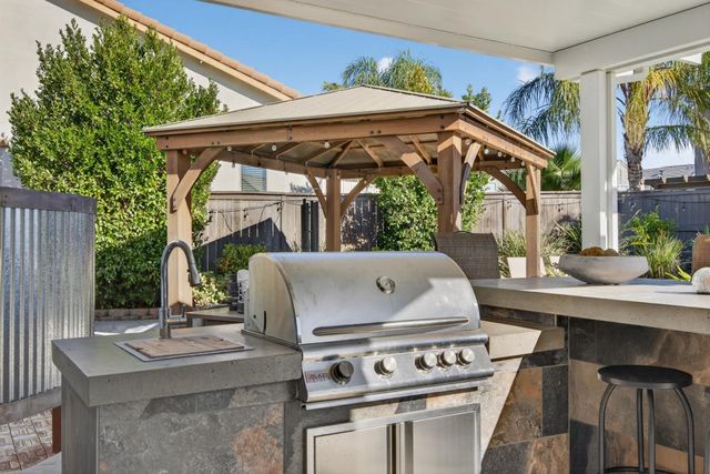 4048 Chuckwagon Way, Roseville, CA 95747