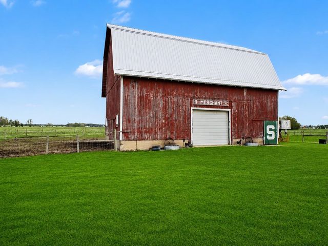 6596 W Washington Road, Sumner Twp, MI 48847