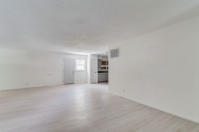 1501 E Catalina St, Wichita, KS 67216