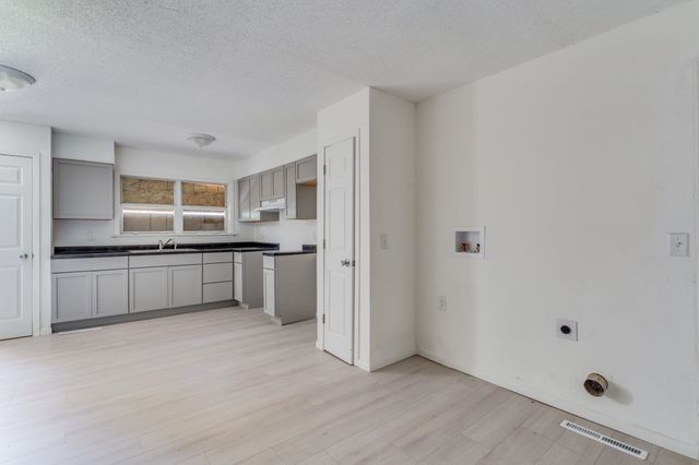 1501 E Catalina St, Wichita, KS 67216