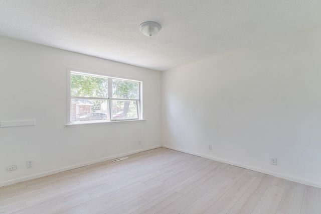 1501 E Catalina St, Wichita, KS 67216