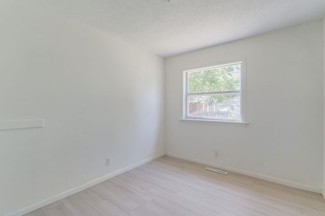 1501 E Catalina St, Wichita, KS 67216