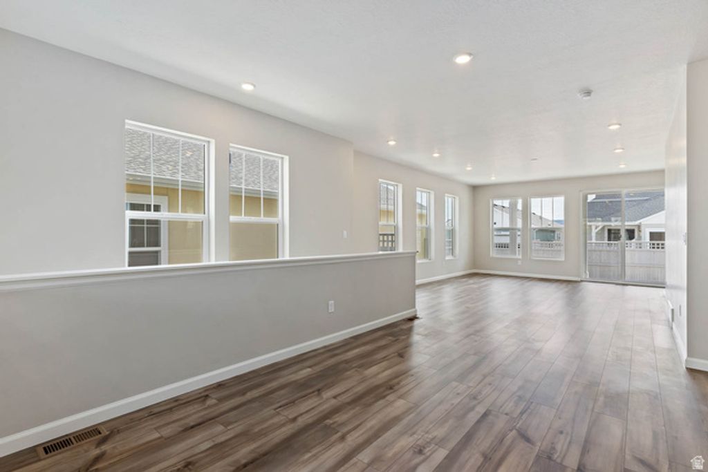 Image 6 of property listing at 6193 W FOLLY ISLAND WAY #536, South Jordan, UT 84009