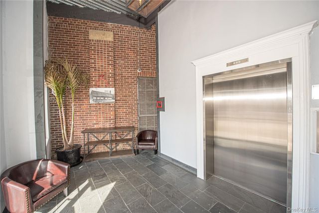 50-2K Stewart Avenue 2K, Huntington, NY 11743