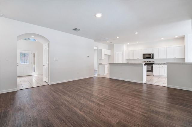 8218 CANARY CANYON WAY, Tampa, FL 33647