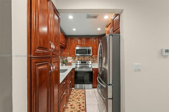 9367 SW 1st St 808, Plantation, FL 33324