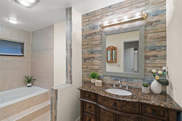 9367 SW 1st St 808, Plantation, FL 33324